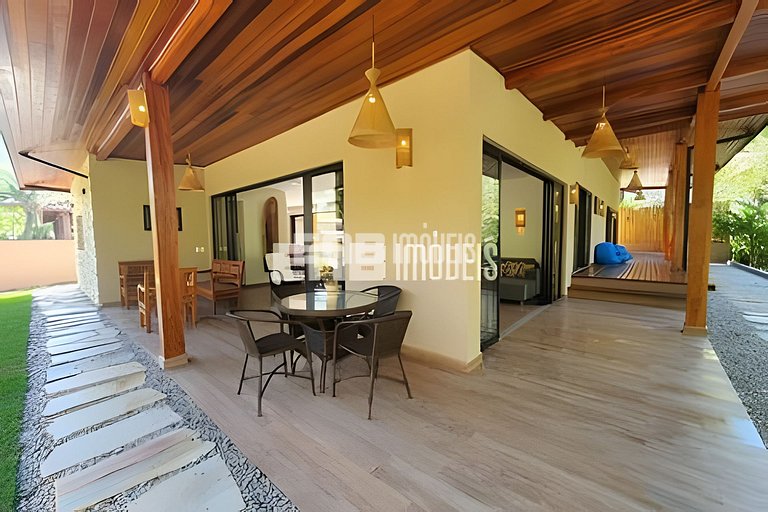 1ª casa saindo da praia