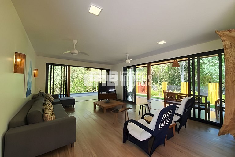 1ª casa saindo da praia