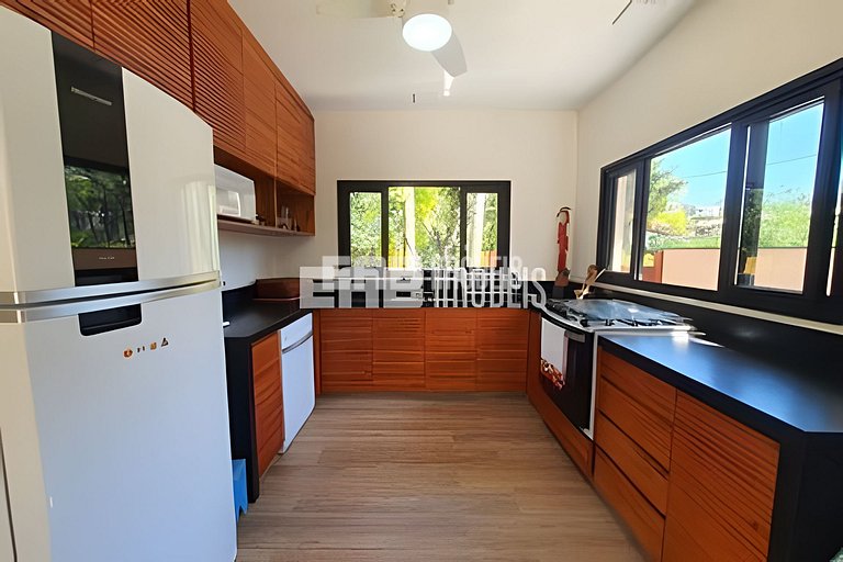 1ª casa saindo da praia