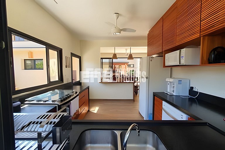 1ª casa saindo da praia