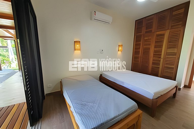 1ª casa saindo da praia