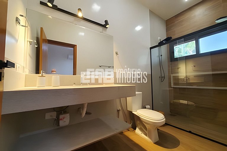 1ª casa saindo da praia