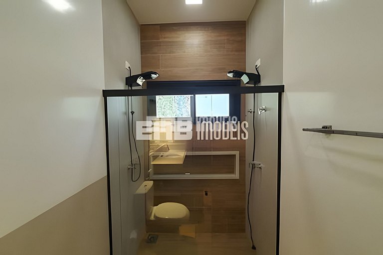 1ª casa saindo da praia