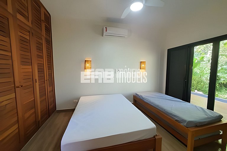 1ª casa saindo da praia