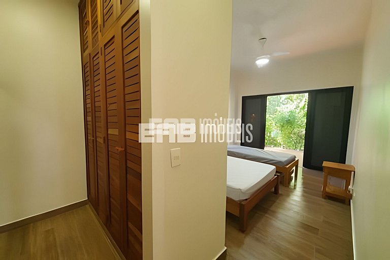 1ª casa saindo da praia