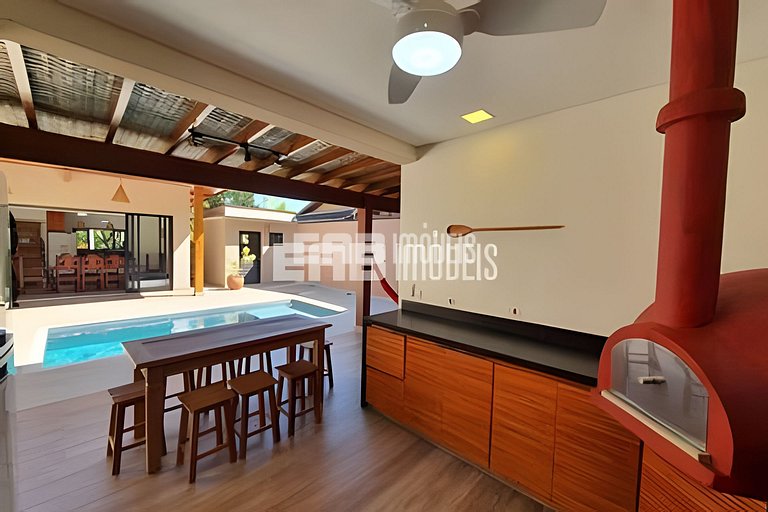 1ª casa saindo da praia