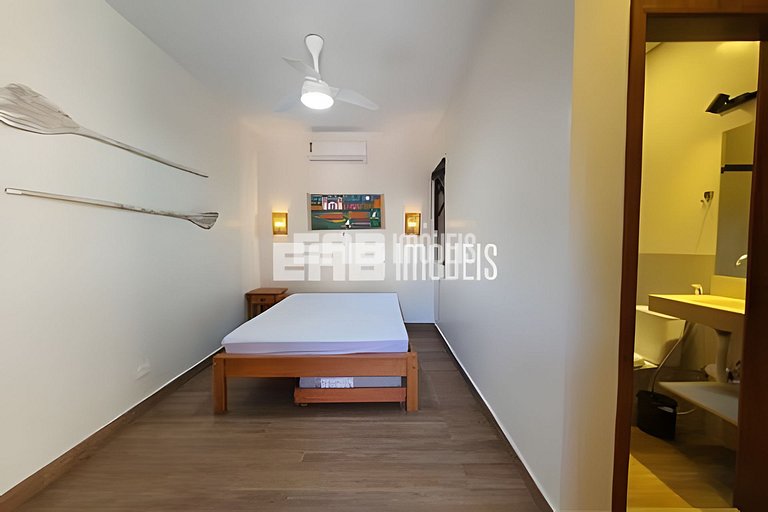 1ª casa saindo da praia