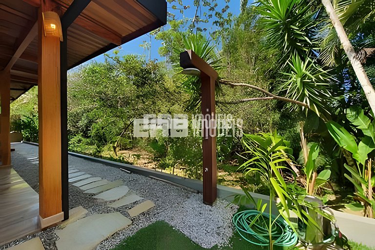 1ª casa saindo da praia