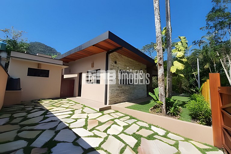 1ª casa saindo da praia