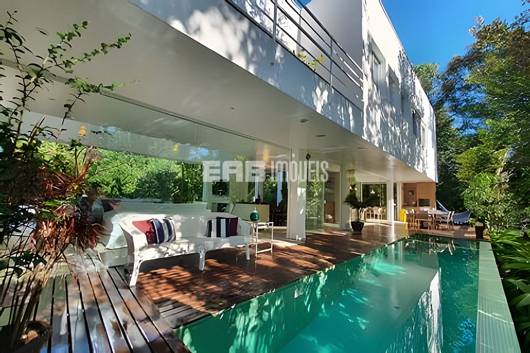 Casa de alto padrão no Prumirim