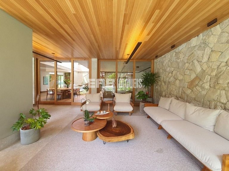 Altíssimo padrão - 4 suítes, sauna e academia