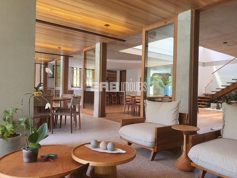 Altíssimo padrão - 4 suítes, sauna e academia