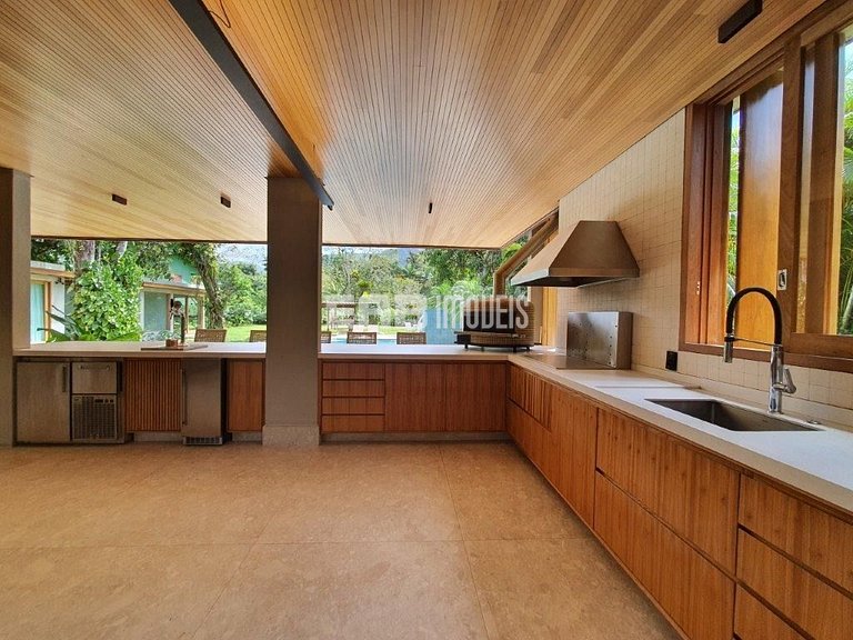 Altíssimo padrão - 4 suítes, sauna e academia