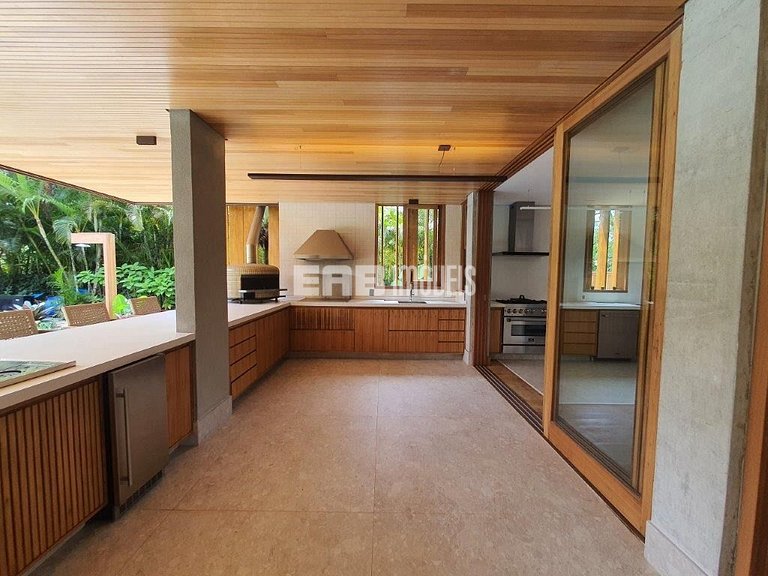 Altíssimo padrão - 4 suítes, sauna e academia