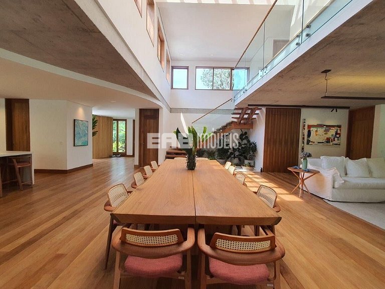 Altíssimo padrão - 4 suítes, sauna e academia