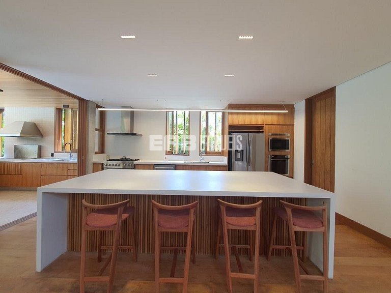 Altíssimo padrão - 4 suítes, sauna e academia