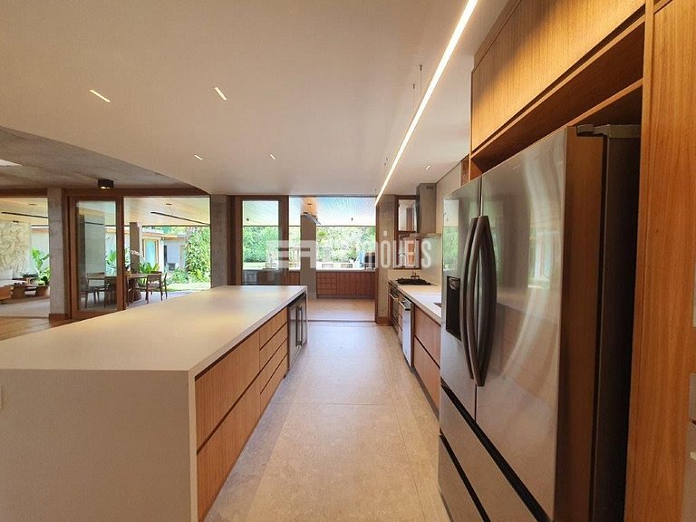 Altíssimo padrão - 4 suítes, sauna e academia