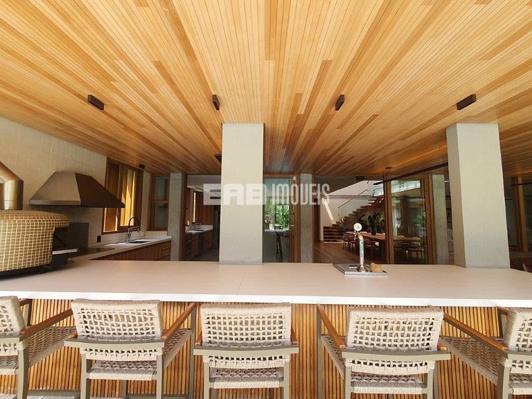 Altíssimo padrão - 4 suítes, sauna e academia