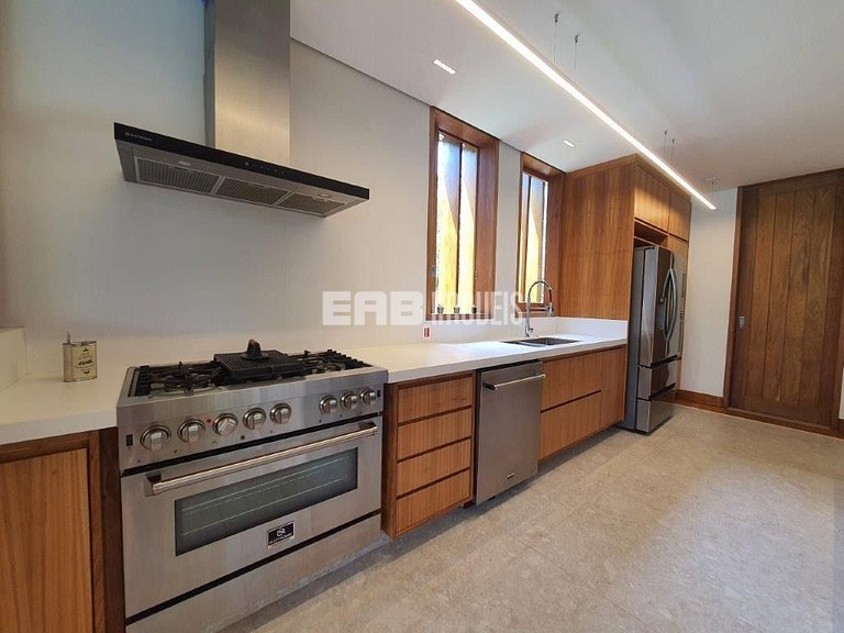 Altíssimo padrão - 4 suítes, sauna e academia