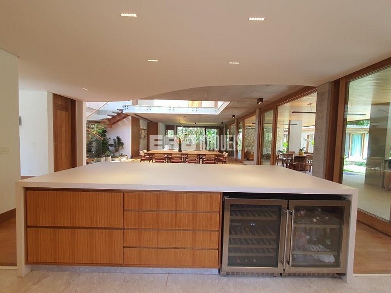 Altíssimo padrão - 4 suítes, sauna e academia