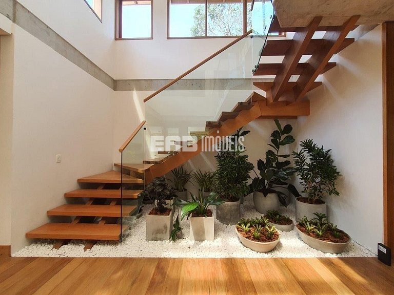 Altíssimo padrão - 4 suítes, sauna e academia