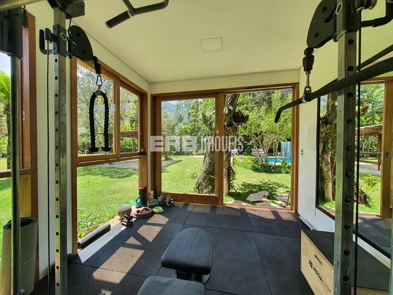 Altíssimo padrão - 4 suítes, sauna e academia