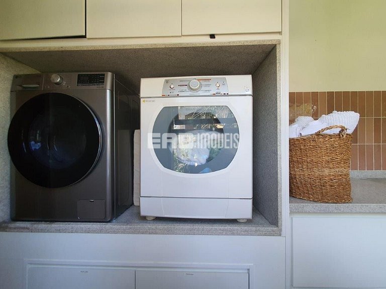 Altíssimo padrão - 4 suítes, sauna e academia