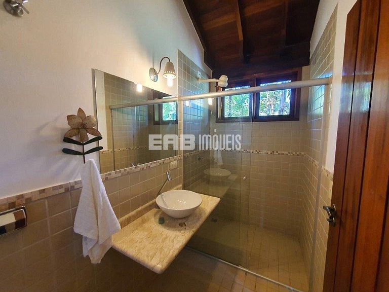 Casa com piscina a 300m da praia