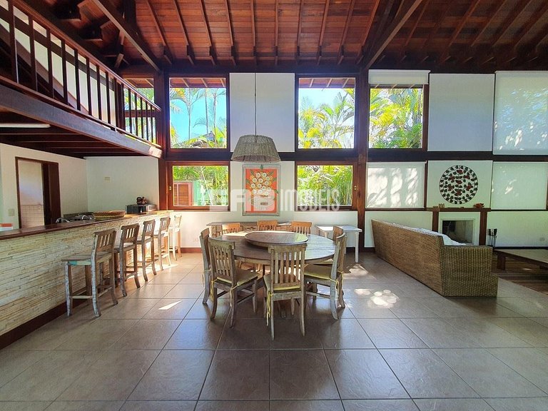 Casa com piscina a 300m da praia