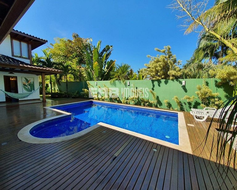 Casa com piscina a 300m da praia