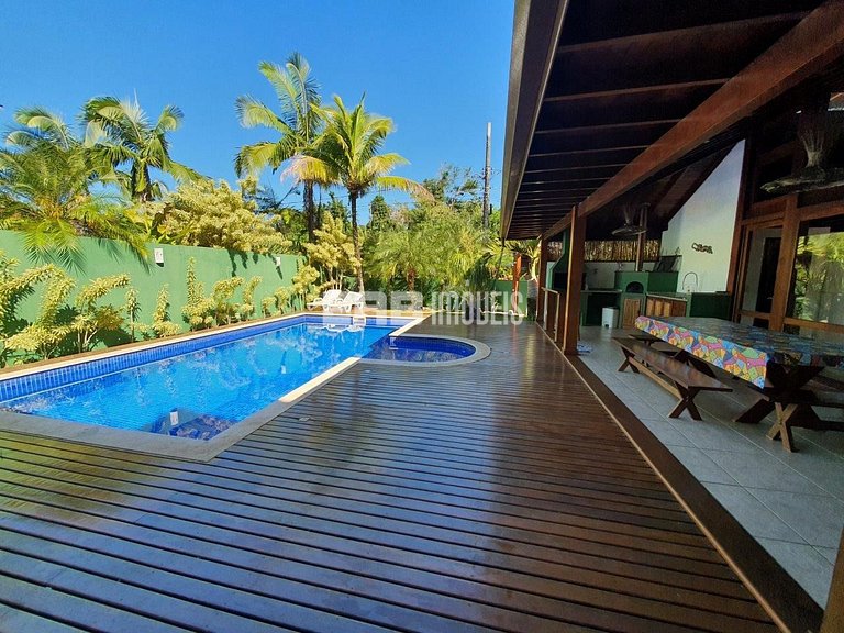 Casa com piscina a 300m da praia