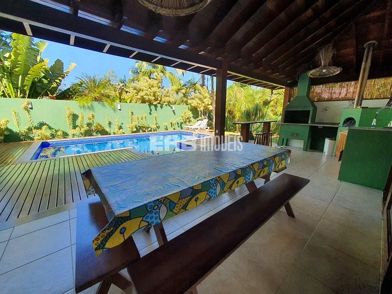 Casa com piscina a 300m da praia