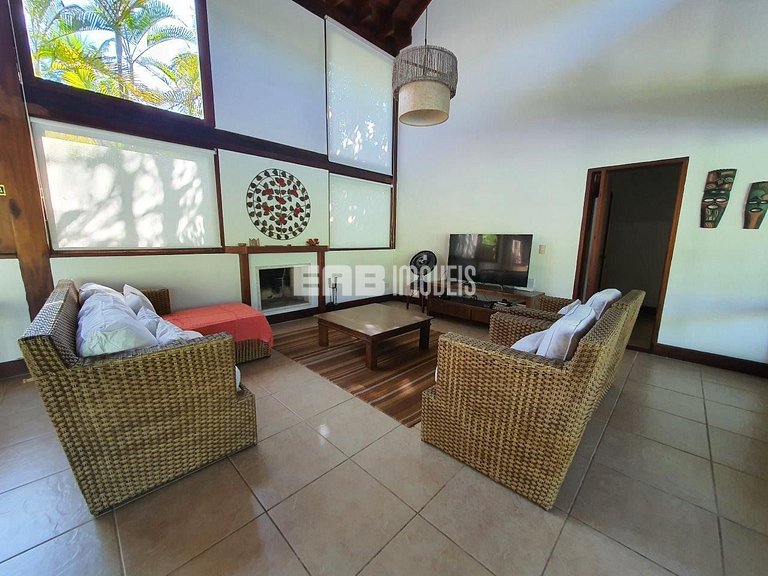 Casa com piscina a 300m da praia