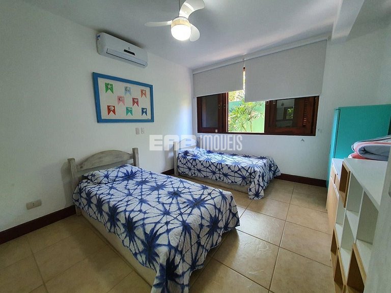 Casa com piscina a 300m da praia