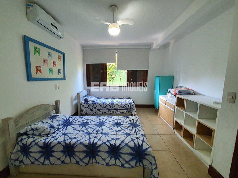 Casa com piscina a 300m da praia