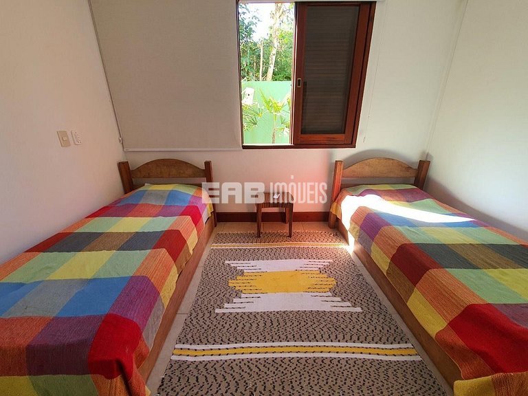 Casa com piscina a 300m da praia