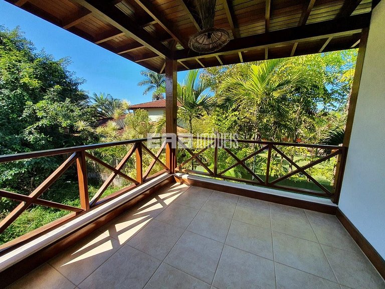 Casa com piscina a 300m da praia