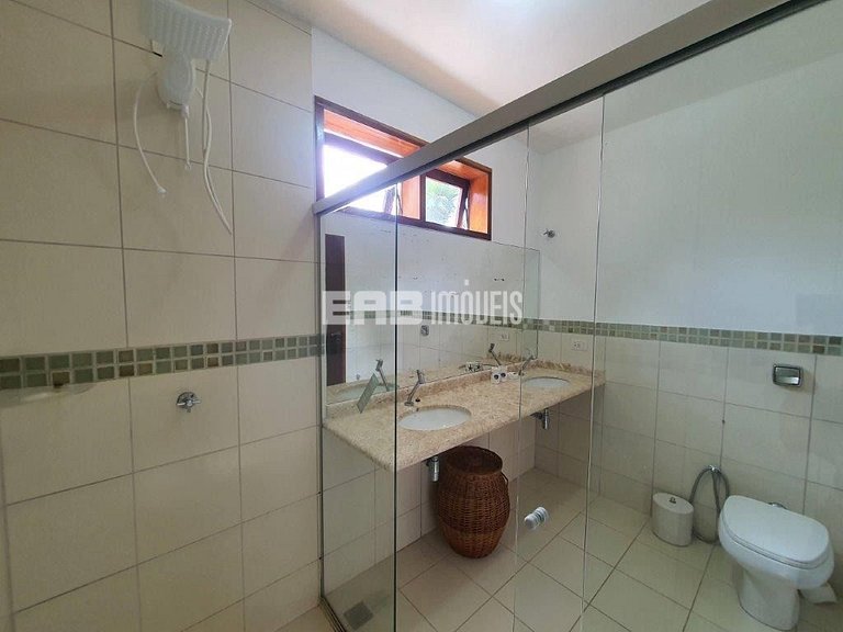 Casa com piscina a 300m da praia