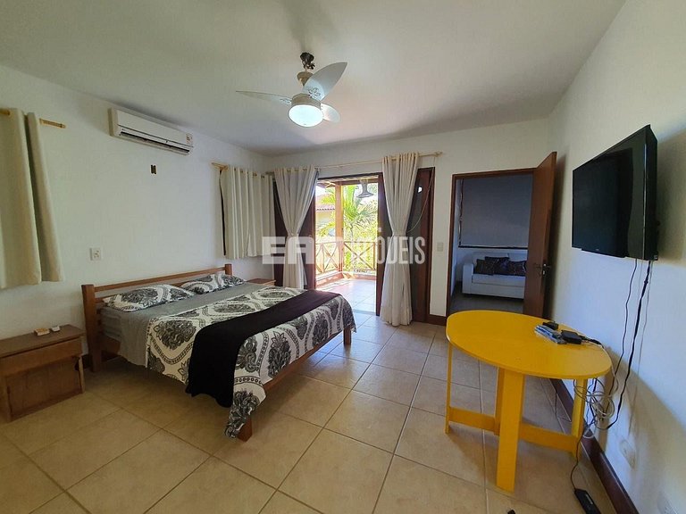 Casa com piscina a 300m da praia