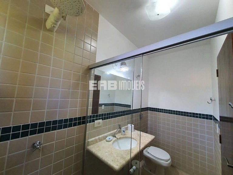 Casa com piscina a 300m da praia