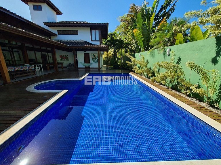 Casa com piscina a 300m da praia