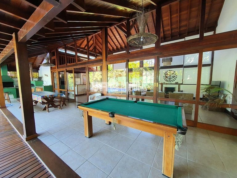 Casa com piscina a 300m da praia