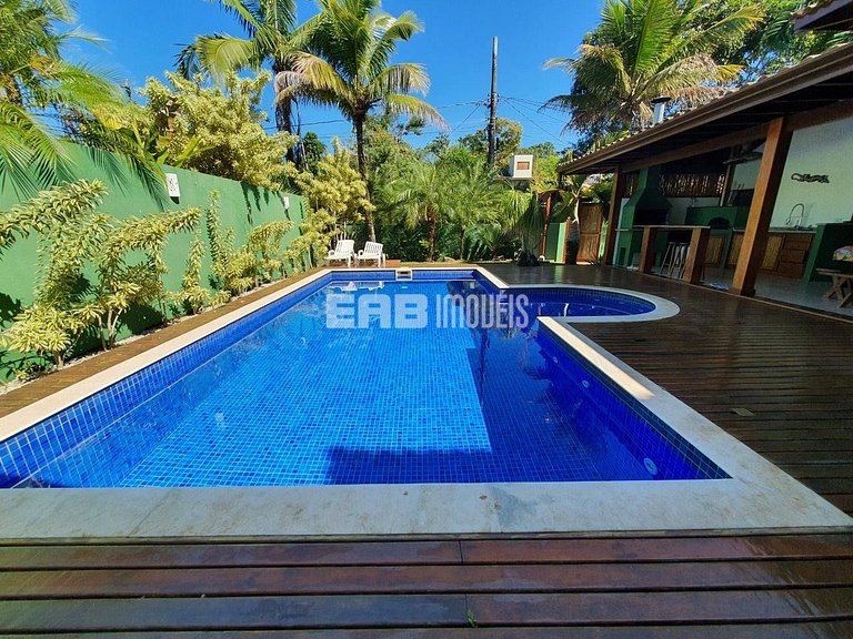 Casa com piscina a 300m da praia