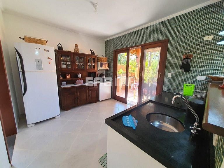 Um charme de casa, muito bem cuidada, a apenas 150m da praia