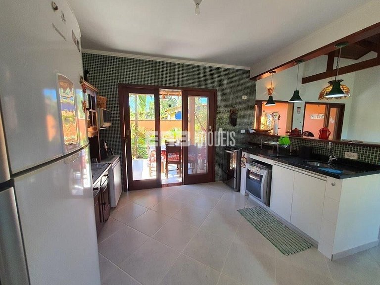 Um charme de casa, muito bem cuidada, a apenas 150m da praia