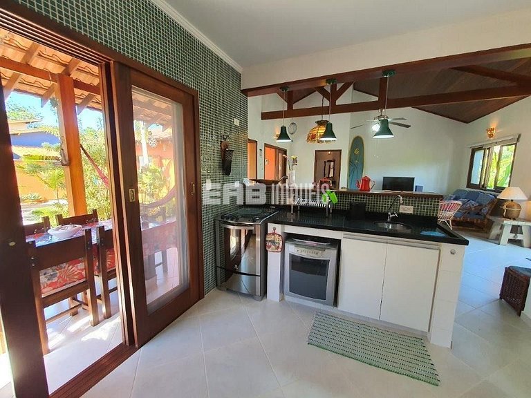 Um charme de casa, muito bem cuidada, a apenas 150m da praia