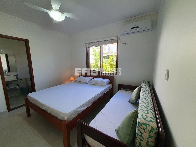 Um charme de casa, muito bem cuidada, a apenas 150m da praia