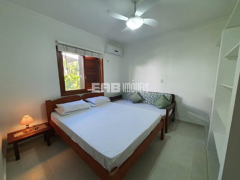 Um charme de casa, muito bem cuidada, a apenas 150m da praia