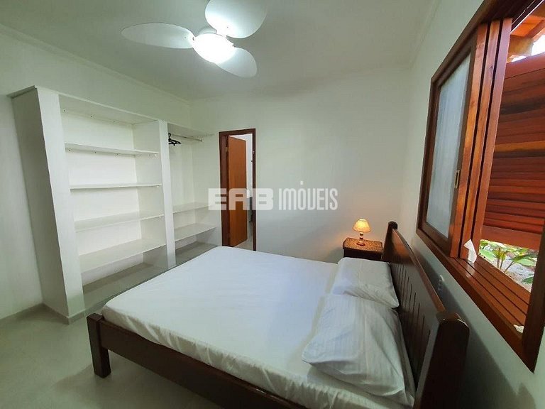 Um charme de casa, muito bem cuidada, a apenas 150m da praia