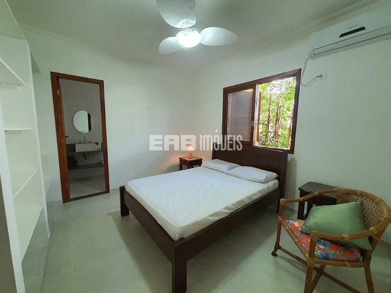 Um charme de casa, muito bem cuidada, a apenas 150m da praia